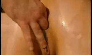 மனைவி தன் கணவனின் சக ...